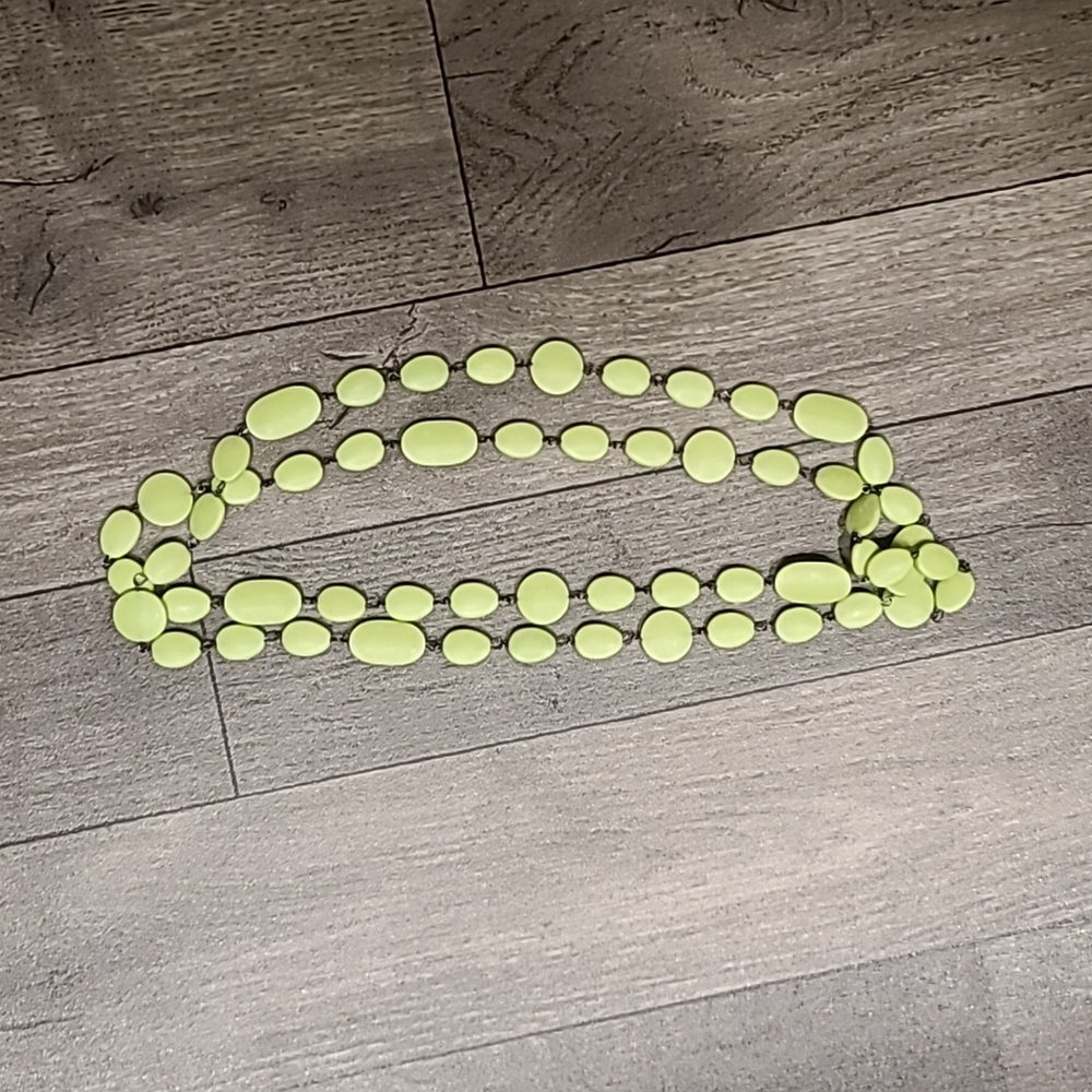 7/1  GREEN NECKLACE